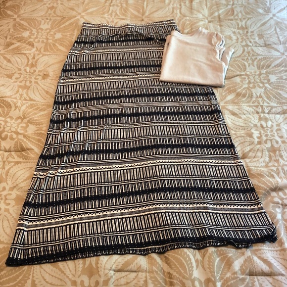 LOFT Dresses & Skirts - 🎉moving sale🎉 LOFT tribal print knit maxi skirt XS